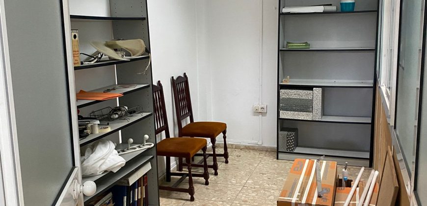 NAVE EN CARRETERA DE CARMONA.