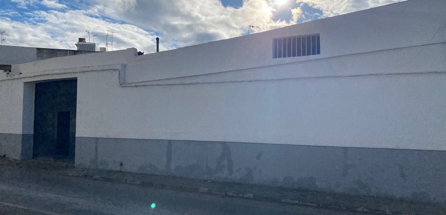 NAVE EN CARRETERA DE CARMONA.