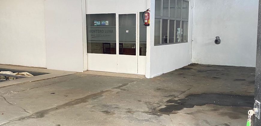 NAVE EN CARRETERA DE CARMONA.