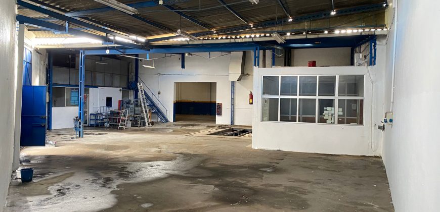 NAVE EN CARRETERA DE CARMONA.