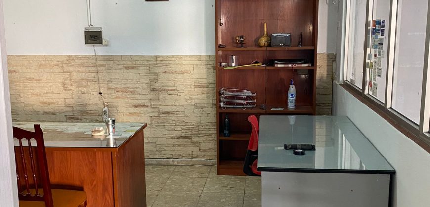 NAVE EN CARRETERA DE CARMONA.