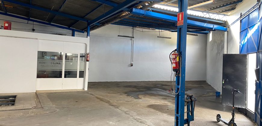 NAVE EN CARRETERA DE CARMONA.