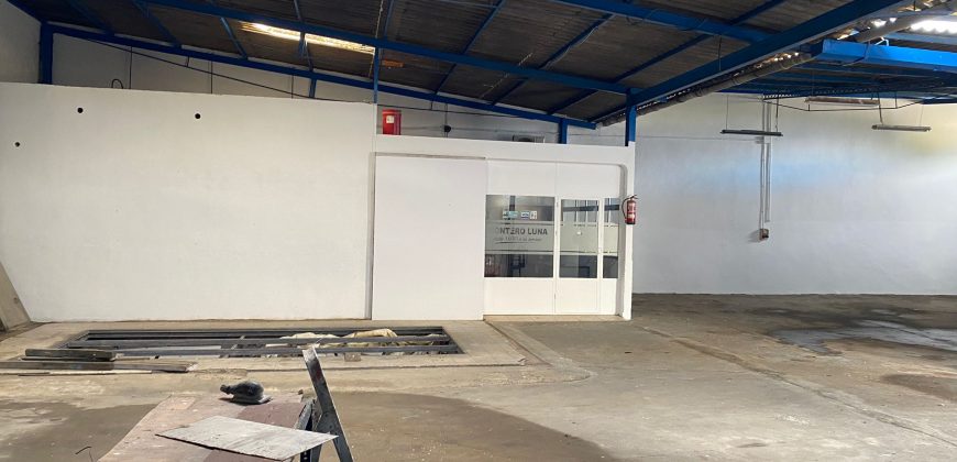 NAVE EN CARRETERA DE CARMONA.