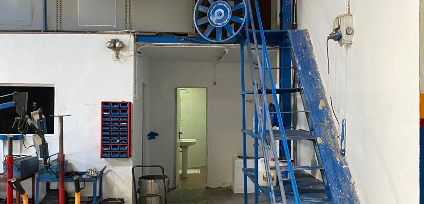 NAVE EN CARRETERA DE CARMONA.