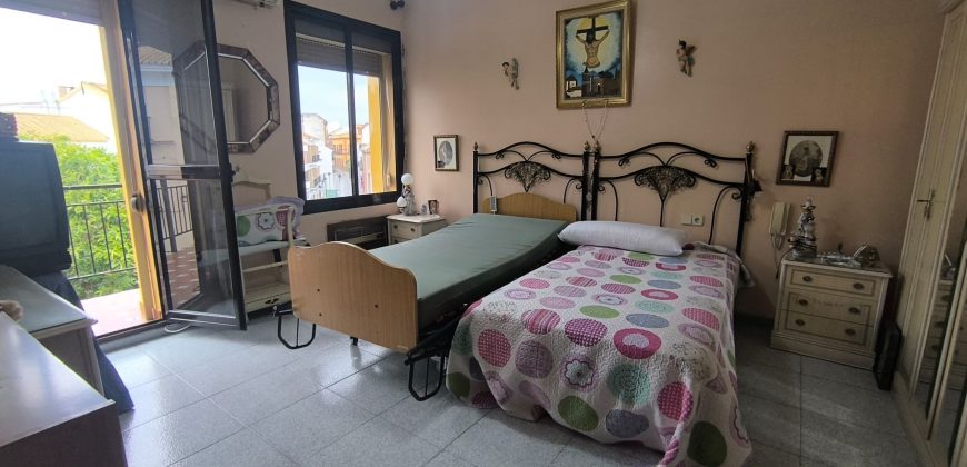 PISO INDEPENDIENTE EN SEGUNDA PLANTA EN EL CENTRO.