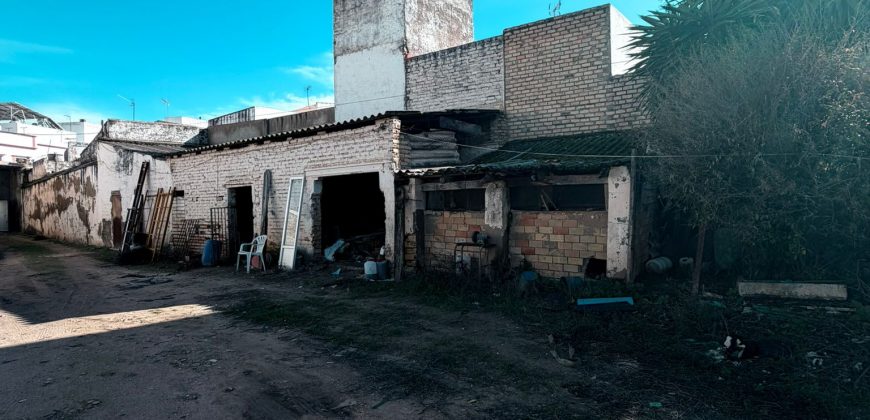 MAGNIFICO TERRENO CON 2 CASAS