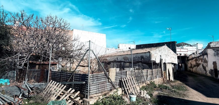 MAGNIFICO TERRENO CON 2 CASAS