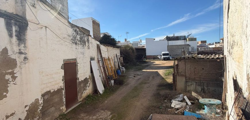 MAGNIFICO TERRENO CON 2 CASAS