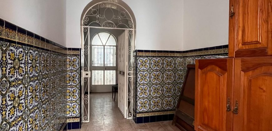 CASA DE DOS PLANTAS CON COCHERA.