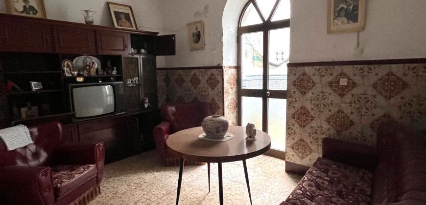 CASA DE DOS PLANTAS CON COCHERA.