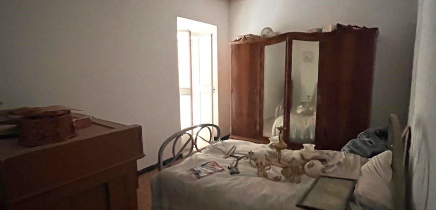 CASA DE DOS PLANTAS CON COCHERA.