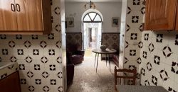 CASA DE DOS PLANTAS CON COCHERA.