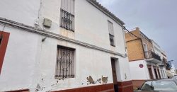 CASA DE DOS PLANTAS CON COCHERA.