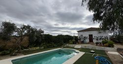 Encantador chalet REBAJADO de una sola planta con huerto y piscina