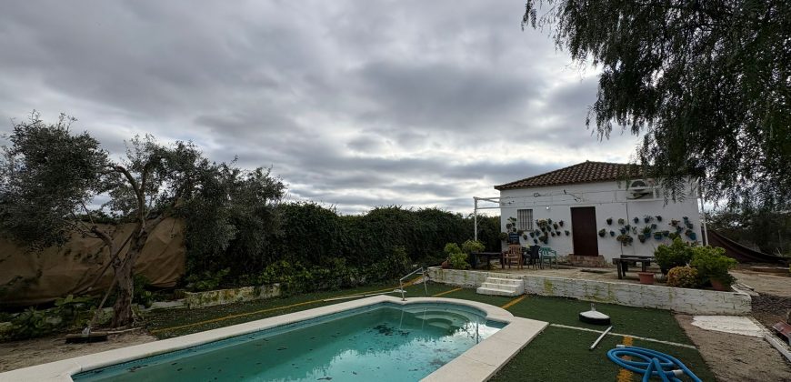 Encantador chalet REBAJADO de una sola planta con huerto y piscina