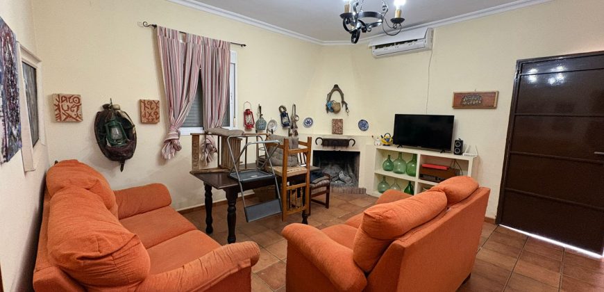 Encantador chalet REBAJADO de una sola planta con huerto y piscina