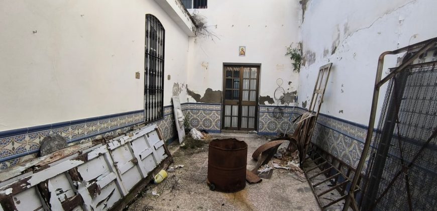 CASA PARA REFORMA INTEGRAL O DERRIBO CON GRAN PATIO EN EL CENTRO DE MAIRENA