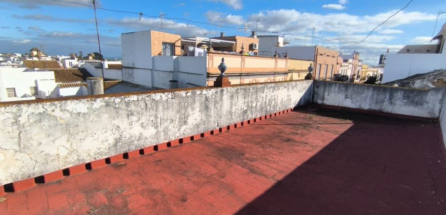 CASA PARA REFORMA INTEGRAL O DERRIBO CON GRAN PATIO EN EL CENTRO DE MAIRENA