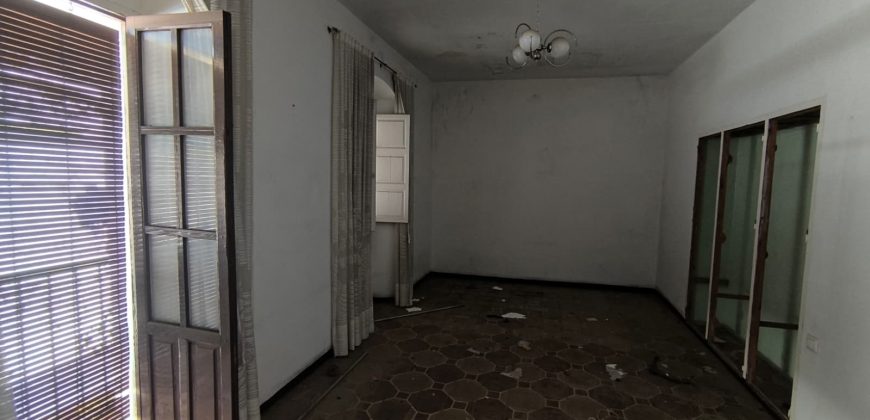 CASA PARA REFORMA INTEGRAL O DERRIBO CON GRAN PATIO EN EL CENTRO DE MAIRENA