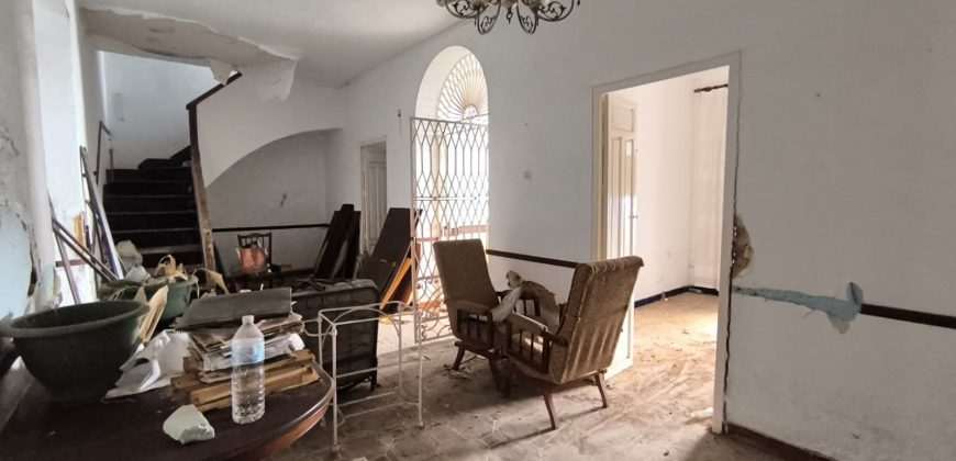 CASA PARA REFORMA INTEGRAL O DERRIBO CON GRAN PATIO EN EL CENTRO DE MAIRENA