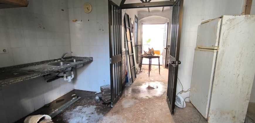 CASA PARA REFORMA INTEGRAL O DERRIBO CON GRAN PATIO EN EL CENTRO DE MAIRENA