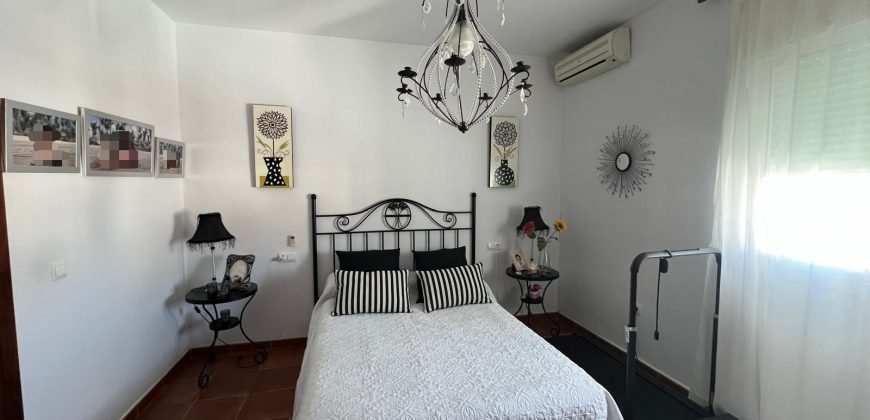 CHALET EN LOS MOLARES