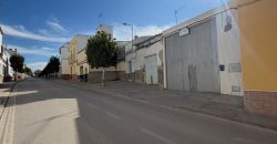 MAGNIFICO TERRENO CON 2 CASAS