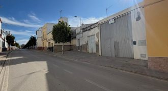 MAGNIFICO TERRENO CON 2 CASAS