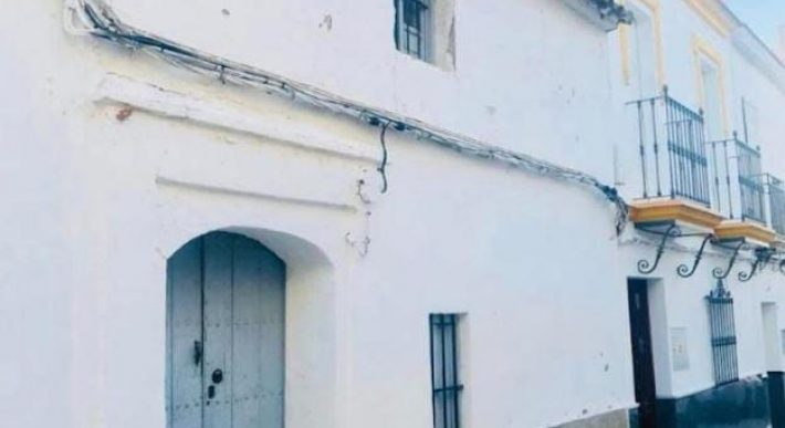 MAGNIFICA CASA EN CALLE COLON