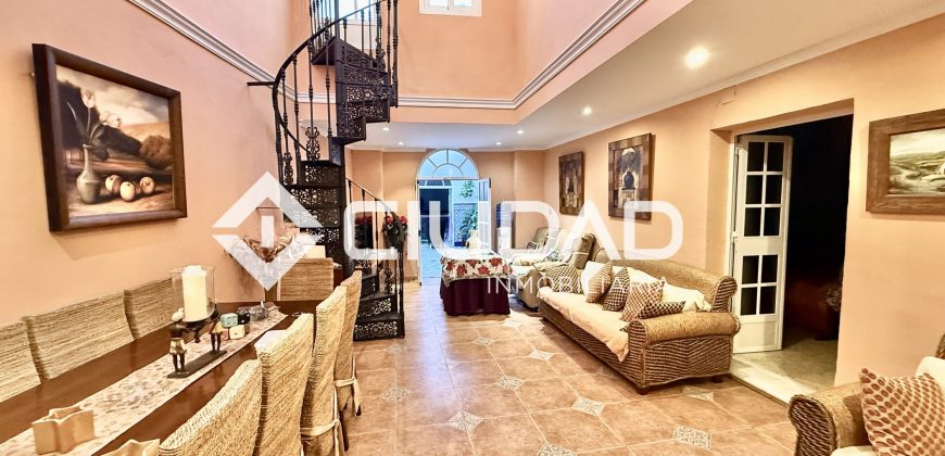 Casa de dos plantas en venta – Zona Campo Fútbol / Mantillo, Lebrija
