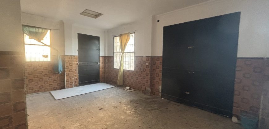 Local comercial en venta de 96 m², situado a escasos metros del metro de Barrio Alto, en San Juan de Aznalfarache.