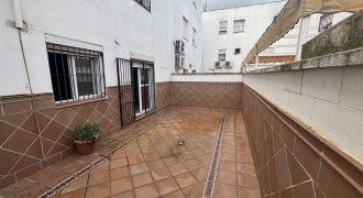 EXCLUSIVO CHALET EN VENTA EN PLENO CORAZÓN DE CAMAS