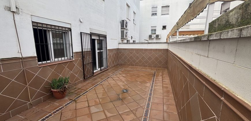 EXCLUSIVO CHALET EN VENTA EN PLENO CORAZÓN DE CAMAS