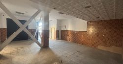 Local comercial en venta de 96 m², situado a escasos metros del metro de Barrio Alto, en San Juan de Aznalfarache.