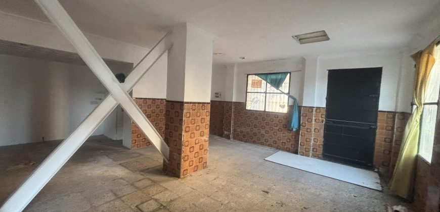 Local comercial en venta de 96 m², situado a escasos metros del metro de Barrio Alto, en San Juan de Aznalfarache.