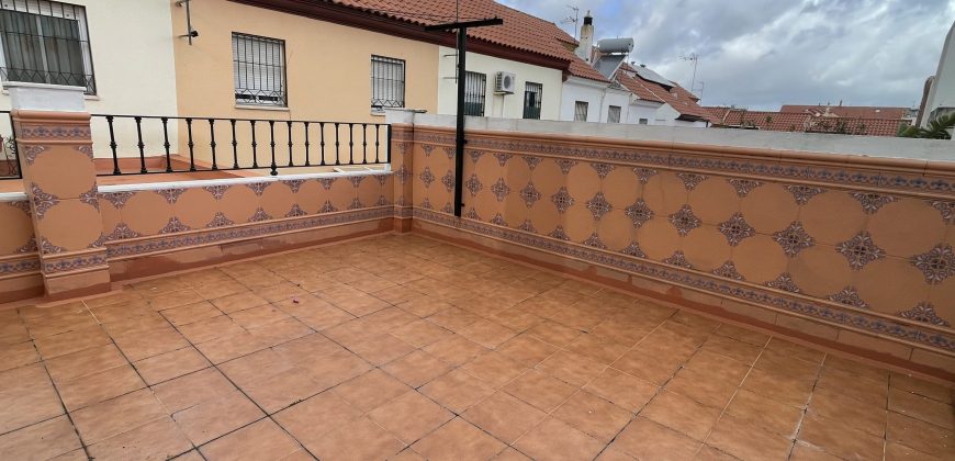 ESPECTACULAR CHALET EN VENTA EN PLENO CORAZÓN DE SANTIPONCE