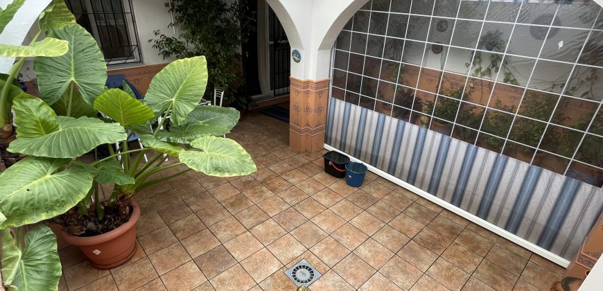 ESPECTACULAR CHALET EN VENTA EN PLENO CORAZÓN DE SANTIPONCE