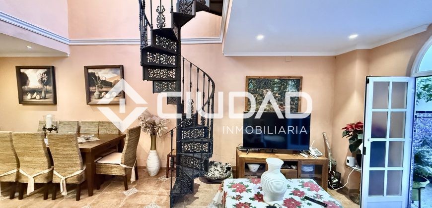 Casa de dos plantas en venta – Zona Campo Fútbol / Mantillo, Lebrija