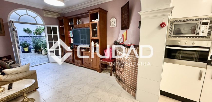 Casa de dos plantas en venta – Zona Campo Fútbol / Mantillo, Lebrija
