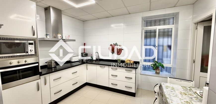 Casa de dos plantas en venta – Zona Campo Fútbol / Mantillo, Lebrija