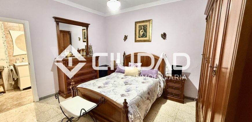 Casa de dos plantas en venta – Zona Campo Fútbol / Mantillo, Lebrija