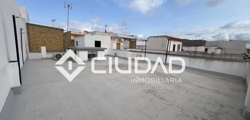 Casa en planta baja en zona tranquila, Bda. del Torres, Lebrija
