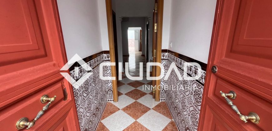 Casa en planta baja en zona tranquila, Bda. del Torres, Lebrija