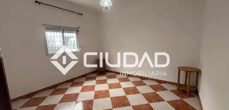 Casa en planta baja en zona tranquila, Bda. del Torres, Lebrija