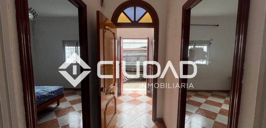 Casa en planta baja en zona tranquila, Bda. del Torres, Lebrija