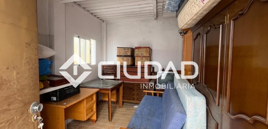 Casa en planta baja en zona tranquila, Bda. del Torres, Lebrija