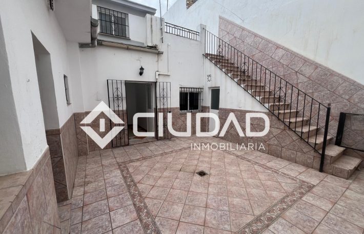 Casa en planta baja en zona tranquila, Bda. del Torres, Lebrija