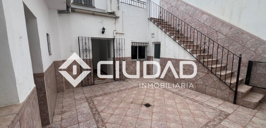 Casa en planta baja en zona tranquila, Bda. del Torres, Lebrija