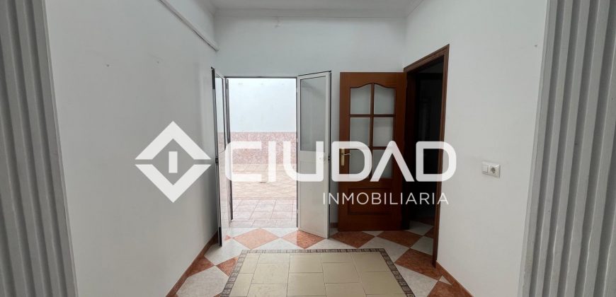 Casa en planta baja en zona tranquila, Bda. del Torres, Lebrija