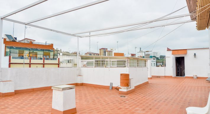 SE VENDE ESPECTACULAR CHALET ADOSADO EN BARRIADA MALLORCA, CAMAS